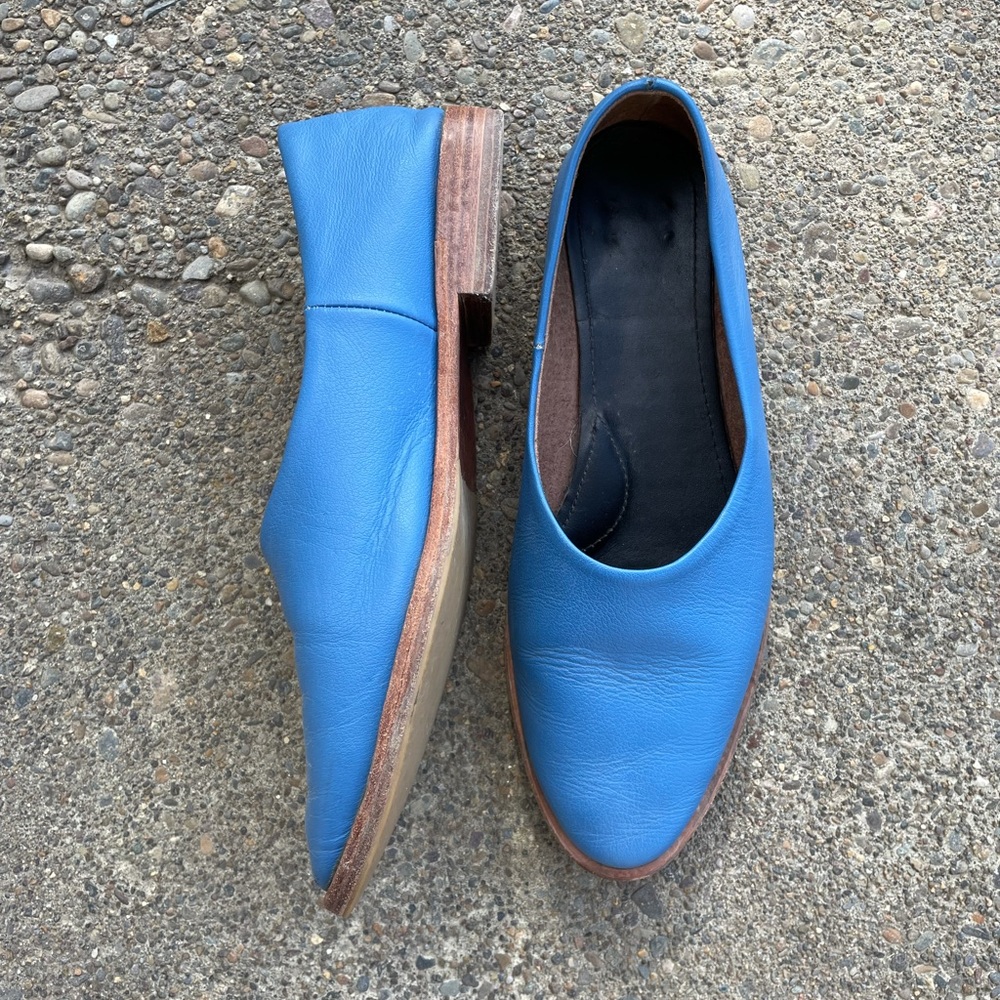 Blue leather flats • size 39 • good preowned cond